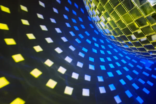 Bola de disco com iluminação azul — Fotografia de Stock