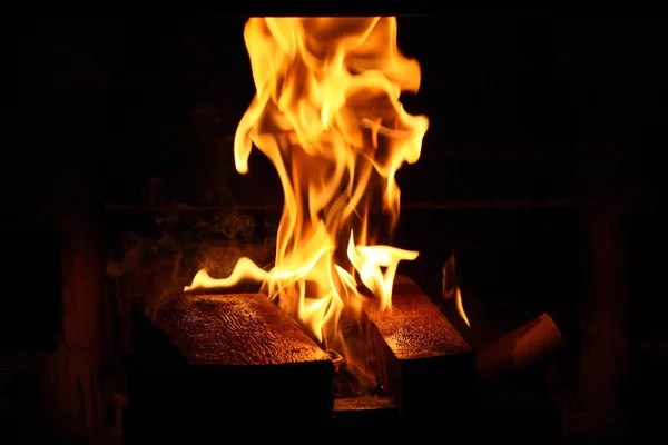 Fuego en la chimenea — Foto de Stock