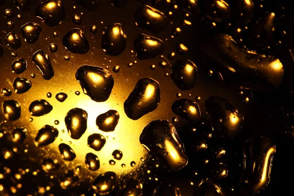 Отражение золотых капель — стоковое фото
