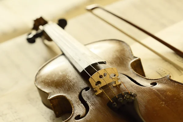 Antique violin with fiddlestick — Stock Photo, Image