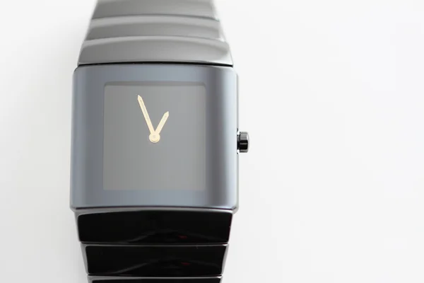 Elegante reloj de pulsera en blanco —  Fotos de Stock