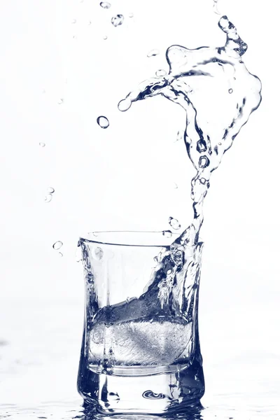 Vodka splash — Stockfoto