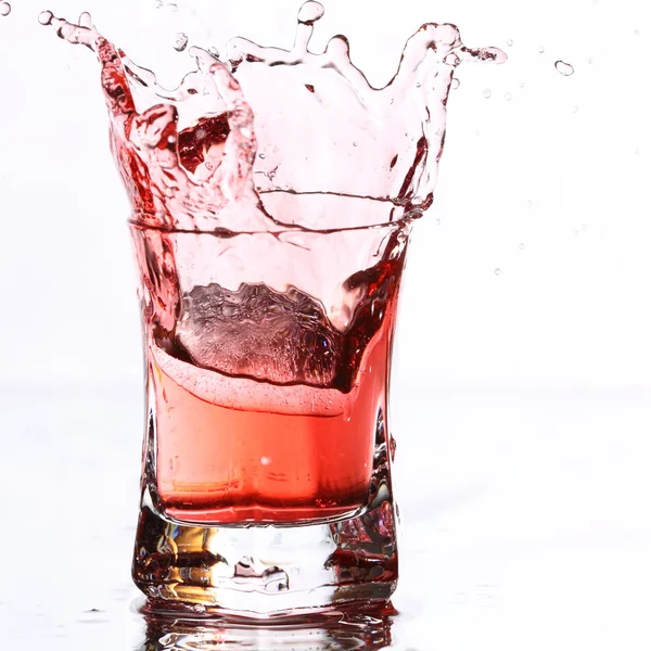 Éclaboussure de cocktail rouge — Photo