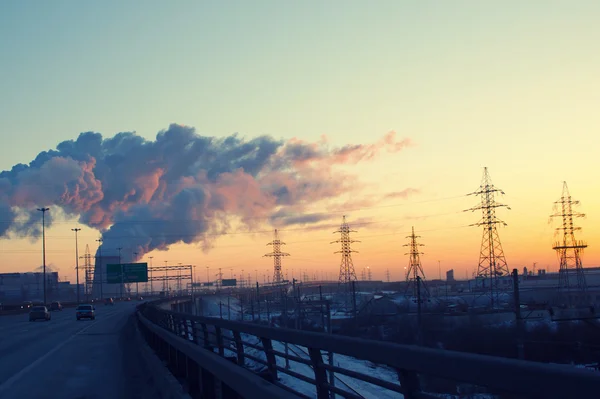 Central eléctrica ao pôr do sol — Fotografia de Stock