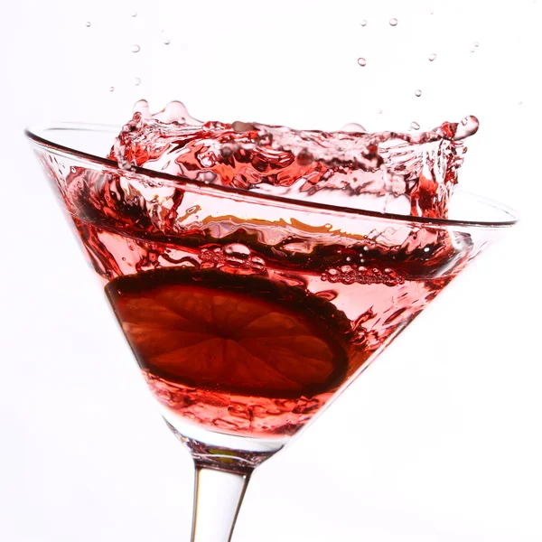 Červené koktejlové vápnem na bílém pozadí — Stock fotografie