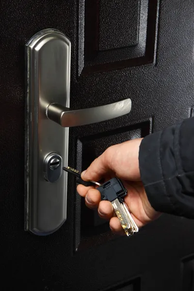 Keys and door — Stock Photo, Image