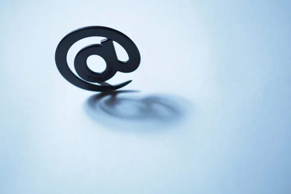 Semn de e-mail cu umbră reală — Fotografie, imagine de stoc