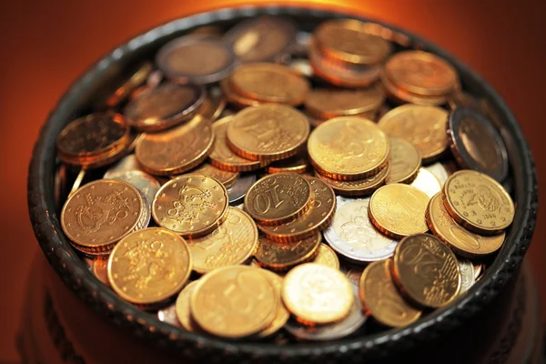 Горшок золотых монет — стоковое фото