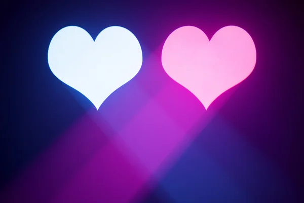 Corações valentine azuis e roxos projetados na fumaça — Fotografia de Stock