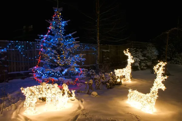 Illuminated christmas tree with copy-space — Stock Photo, Image