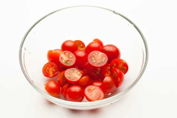 Tomates cerises dans le bol en verre — Photo