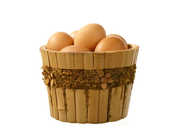 Ovos no balde de madeira — Fotografia de Stock