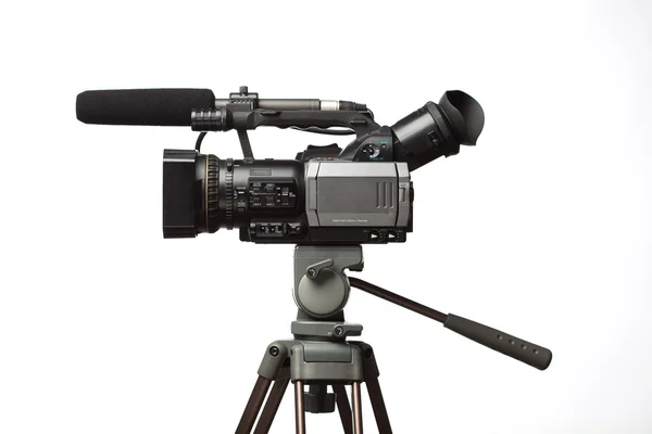 Izole profesyonel video kamera — Stok fotoğraf