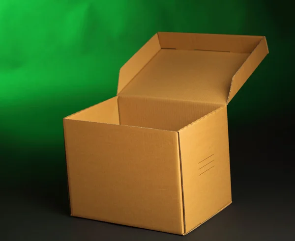 Caixa de papelão em verde — Fotografia de Stock