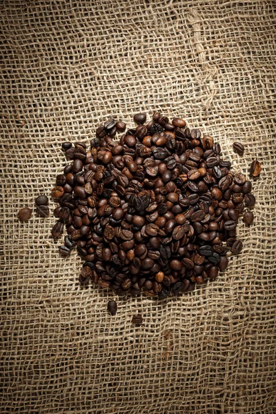 Купа кавових зерен — стокове фото