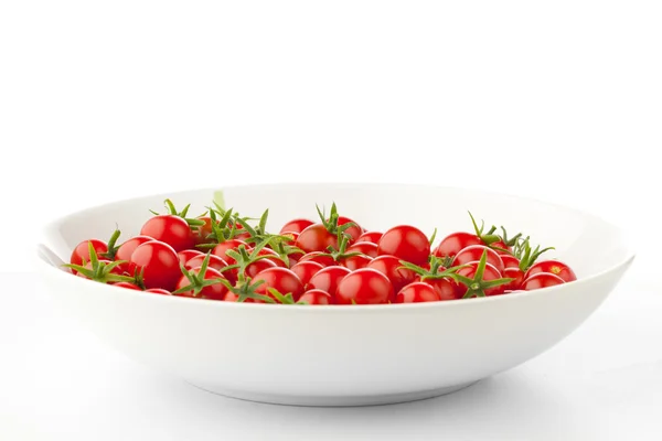 Assiette avec tomates cerises — Photo