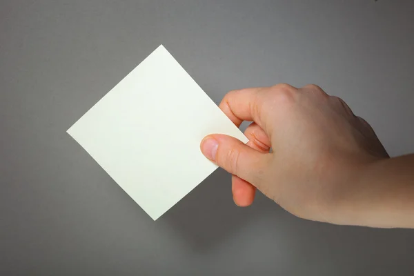 Hand houden een kleverige papier — Stockfoto