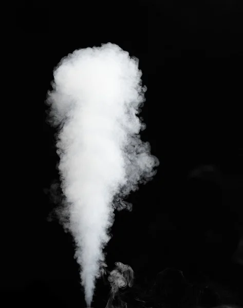 Tjock ström av dimma isolerade på svart — Stockfoto