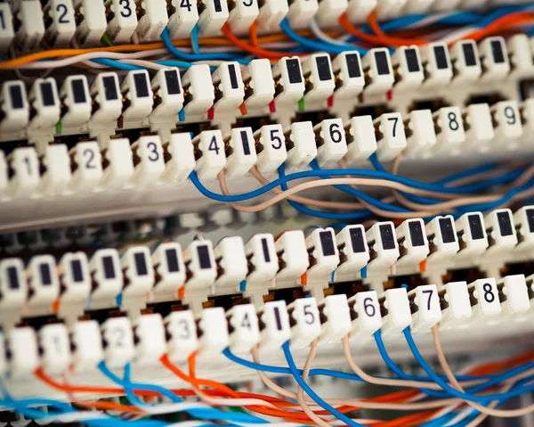 Panel de centralita telefónica con cables —  Fotos de Stock