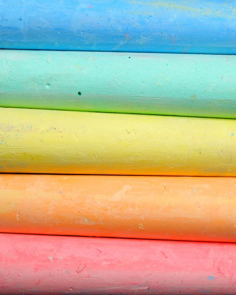 Kolorowe kredki tło — Zdjęcie stockowe