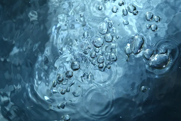 Streszczenie niebieski wody z bąbelkami — Zdjęcie stockowe