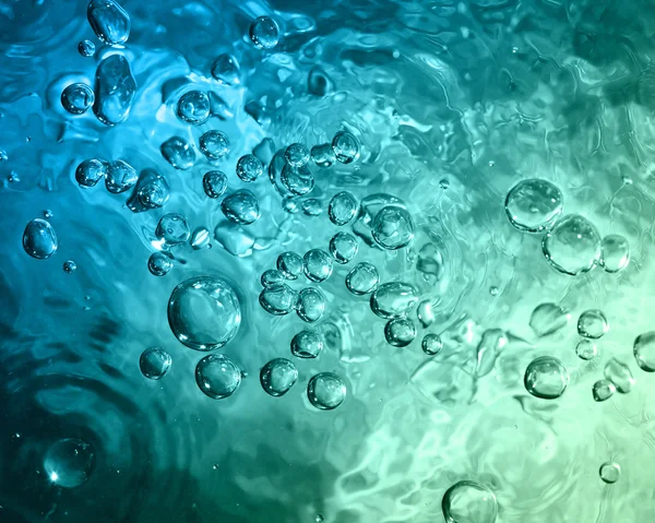 Abstrakt blå vatten med bubblor — Stockfoto