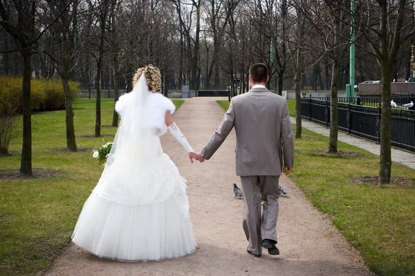 Walking married couple — Stock Photo, Image
