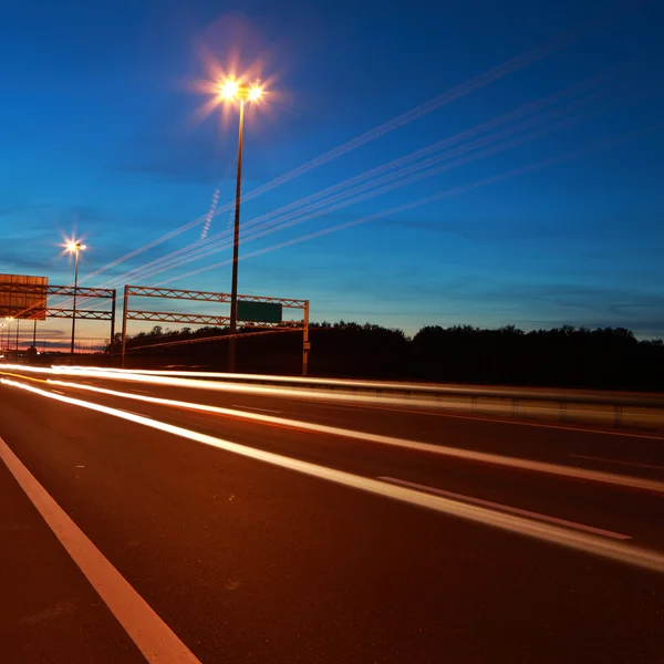 Motorvägen på natten — Stockfoto