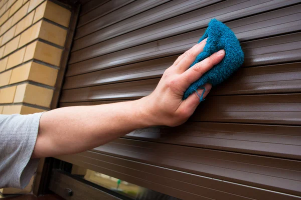 Hand cleaning roller shutters — Stock Photo, Image