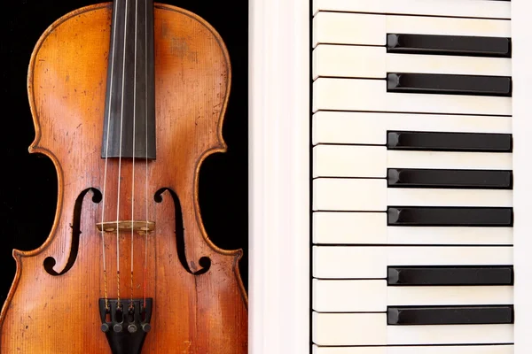 Teclas de violín y piano — Foto de Stock
