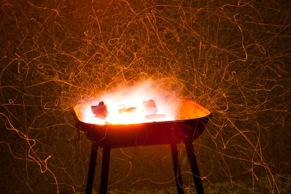 Abstracte brandende barbecue grill — Stockfoto