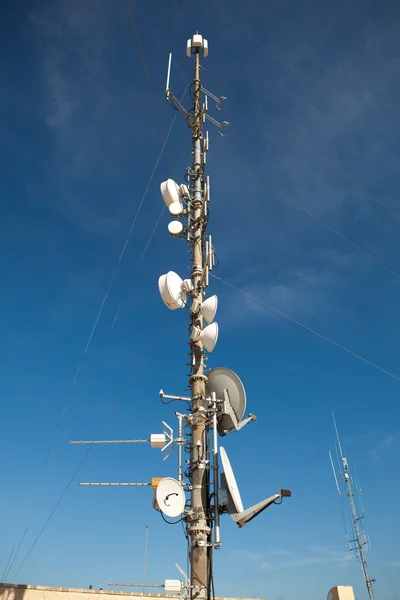 Torre de telecomunicaciones — Foto de Stock