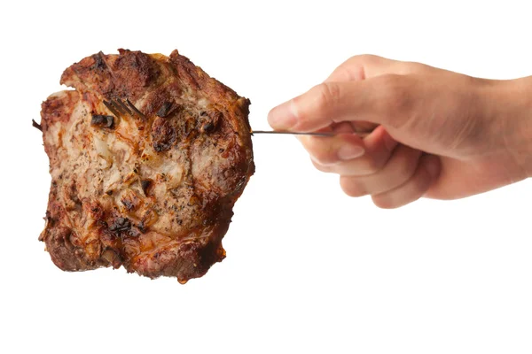 Ruka drží čerstvé grilované maso — Stock fotografie