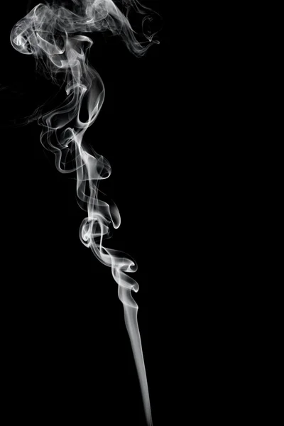 Дым изолирован на черном — стоковое фото