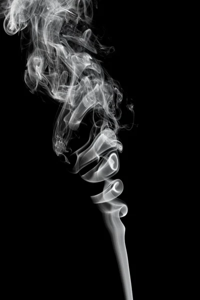 Дым изолирован на черном — стоковое фото