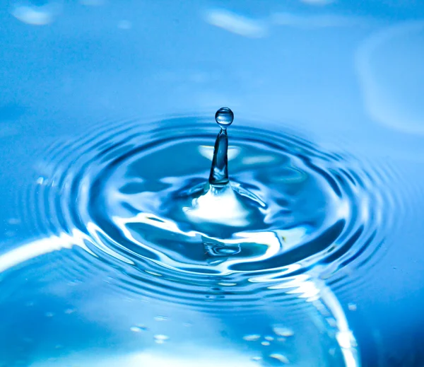 Kapka čerstvé vody — Stock fotografie