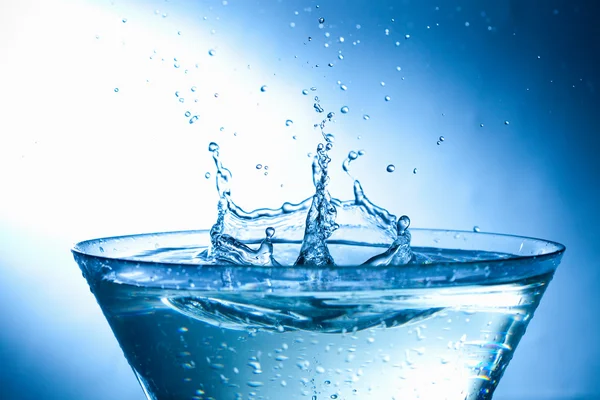 Stänk vatten droppar — Stockfoto