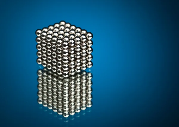Metalen bollen kubus — Stockfoto