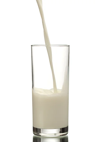 倒牛奶 — 图库照片