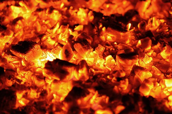 Carbón vegetal en llamas —  Fotos de Stock