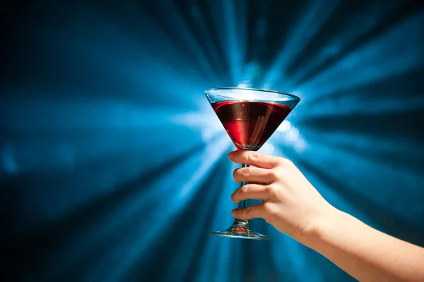 Hand holding a cocktail — Stock Photo, Image
