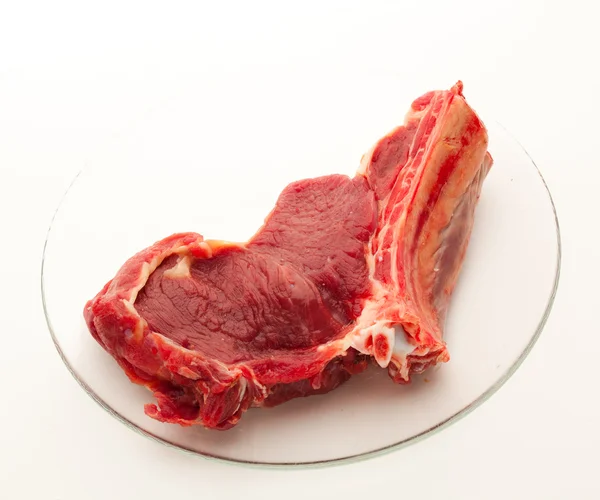 Свежее сырое мясо — стоковое фото