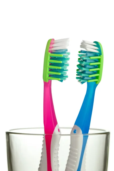 Two toothbrushes in the glass isolated — Stock Photo, Image