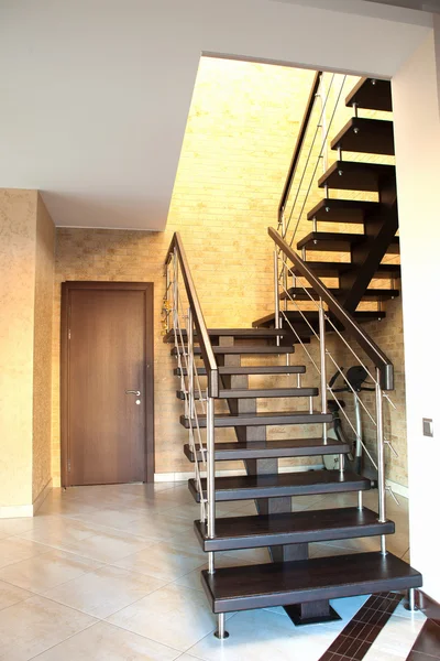 Escadaria moderna e porta — Fotografia de Stock