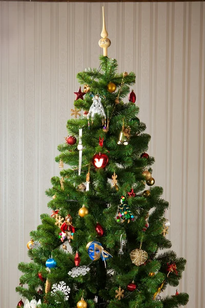 Στολισμένο χριστουγεννιάτικο-δέντρο — Φωτογραφία Αρχείου