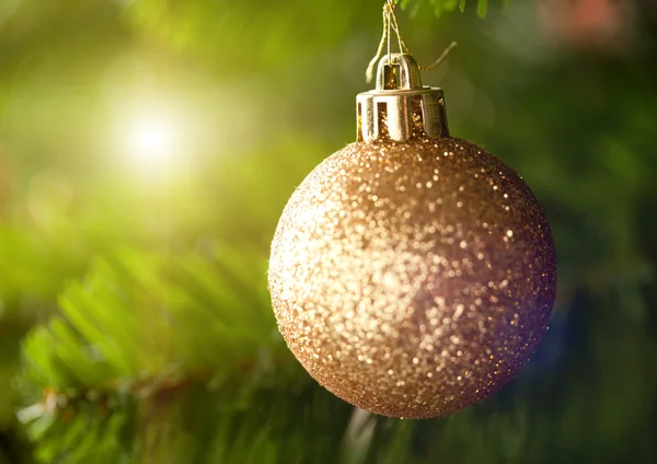 Χρυσό στολίδι χριστουγεννιάτικο δέντρο — Φωτογραφία Αρχείου