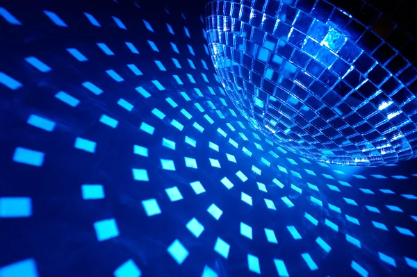 Disco koule s modré osvětlení — Stock fotografie