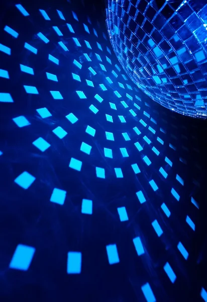 Bola de disco com iluminação azul — Fotografia de Stock