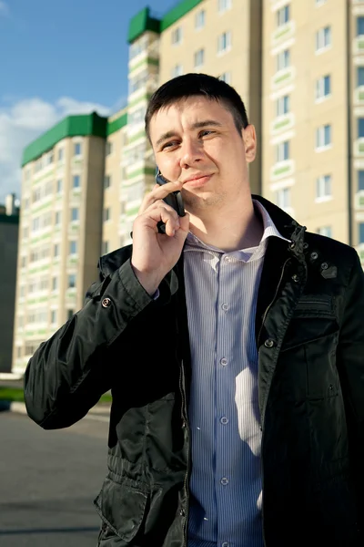 Real estate agent on mobile phone — Stock Photo, Image