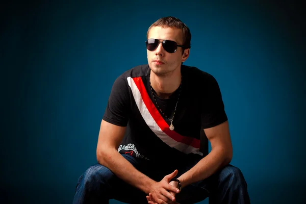 Cool guy wearing sunglasses — Stock Photo, Image